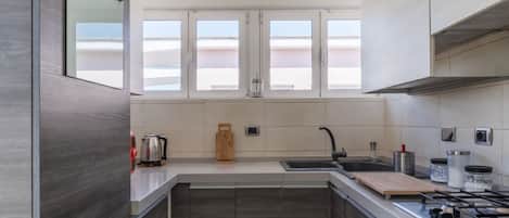 Fridge, microwave, oven, stovetop