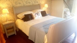 3 室のベッドルーム、WiFi (無料)、ベッドシーツ