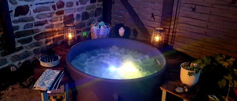 Bain à remous extérieur