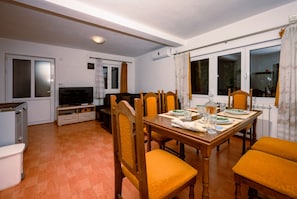Dining - Charming Vineyard Villa (Budva)