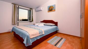 4 chambres, fer et planche à repasser, Wi-Fi gratuit, draps fournis