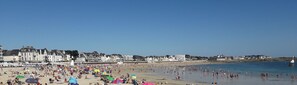 Una playa cerca