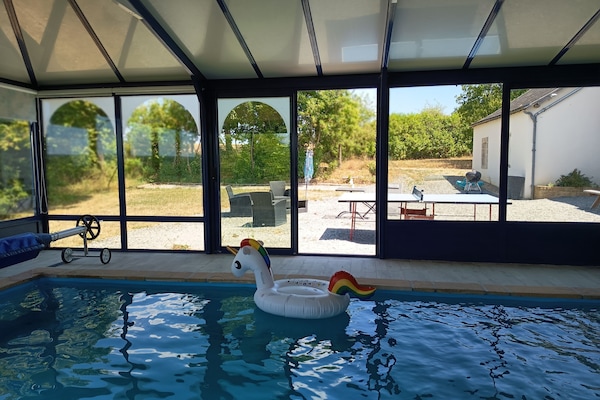 piscine chauffée barbecue,salon ,ping pong , terrain de pétanque...