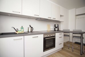 Kühlschrank, Ofen, Herdplatte, Geschirrspüler