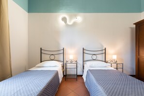 2 quartos, ferros/tábuas de passar roupa, Wi-Fi de cortesia