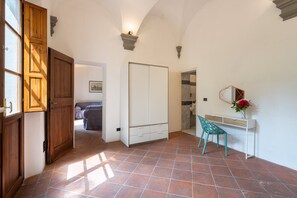 Interior - Pilastri 35 - Three Bedroom Apartment, Sleeps 5 (Firenze)