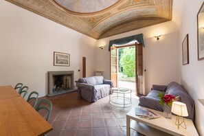 Living area - Pilastri 35 - Three Bedroom Apartment, Sleeps 5 (Firenze)
