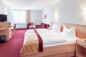 Standard Double Room | In-room safe, desk, blackout drapes, free WiFi - Sporthotel Neuruppin (Neuruppin)