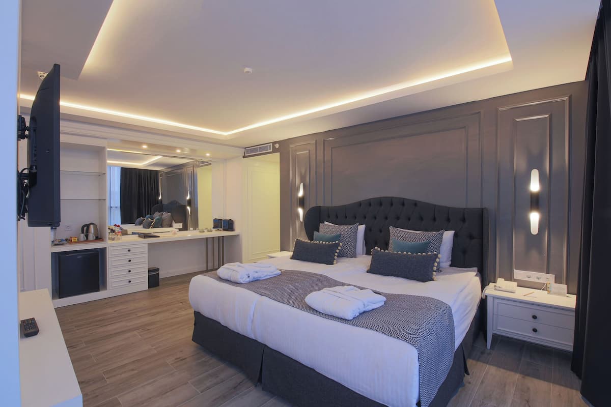 1 bedroom, free minibar, in-room safe, desk
