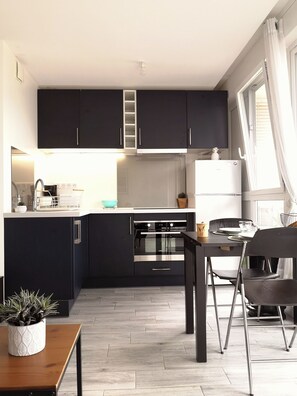 Fridge, microwave, oven, stovetop