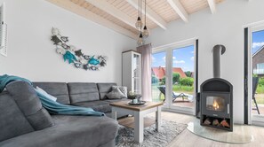 TV, fireplace, video library - Strandhuus - close to the beach and the North Sea, infrared sauna, terrace, fireplace (Büsum)