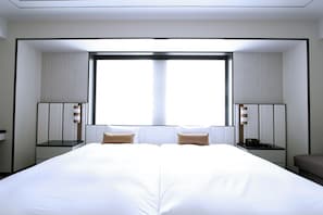 Deluxe Twin Room Universal, Non Smoking(Room capacity: 2 pax over 6 years old, 2 pax 0-5 years old) | Desk, free WiFi, bed sheets