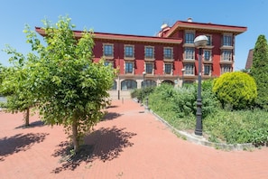 Front of property - Hospedium Hotel Sky Blu Sondika (Sondika)