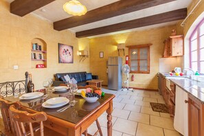 Standard Villa, 2 Bedrooms, 2 Bathrooms (Gozitan Farmhouse with Pool - PP 1) | Dining room