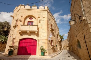 Exterior - Gozitan Farmhouse Pool and Jacuzzi - PP 2 (San Lawrenz)