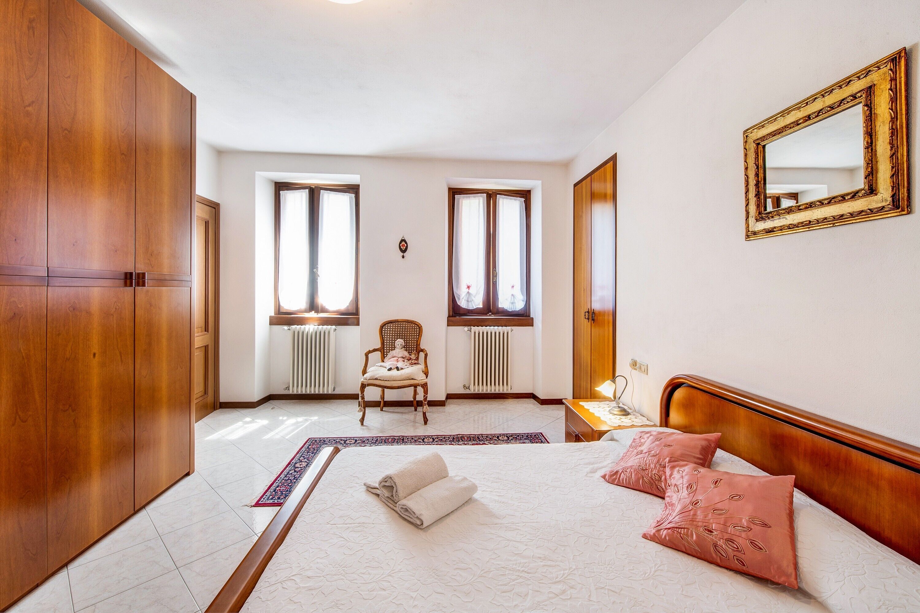 2 bedrooms, desk, iron/ironing board, free WiFi