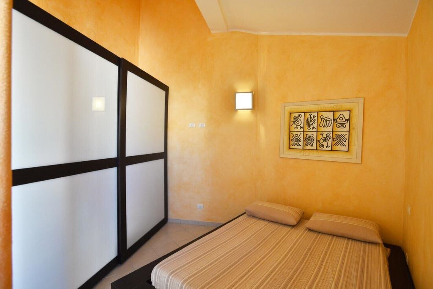 2 多间卧室、免费 WiFi、床单