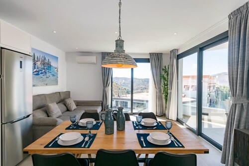 Spacious Apartment in Cómpeta with Mountain View, Terrace & Wi-Fi