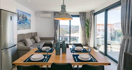 Spacious Apartment in Cómpeta with Mountain View, Terrace & Wi-Fi