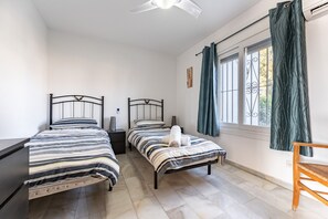 2 chambres, fer et planche à repasser, Wi-Fi gratuit, draps fournis
