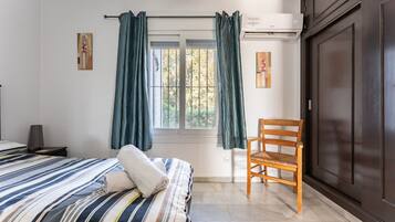 2 chambres, fer et planche Ă  repasser, Wi-Fi gratuit, draps fournis