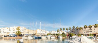 Ferienwohnung 'Direkt im Herzen des Dorfes' mit Meerblick, Balkon und WLAN