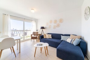 TV - Apartment 'Just at the Heart of the Village' with Sea View, Balcony & Wi-Fi (Almerimar)