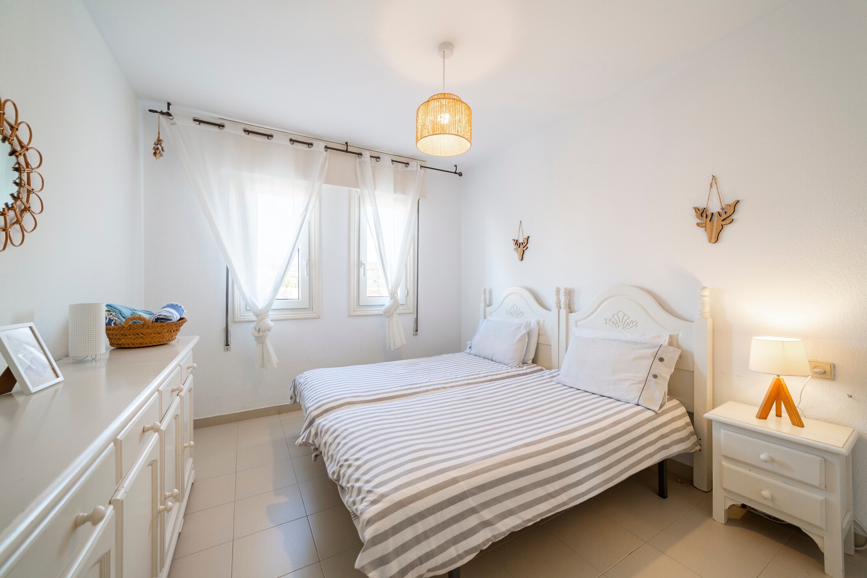 2 slaapkamers, een strijkplank/strijkijzer, gratis wifi, beddengoed