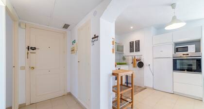 Appartement "au cĆur du village" avec vue sur mer, balcon et Wi-Fi.