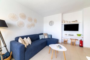 TV - Apartment 'Just at the Heart of the Village' with Sea View, Balcony & Wi-Fi (Almerimar)