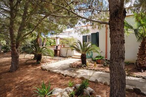 Property grounds - Pet-Friendly Apartment 'Villetta del Salento 2' with Garden & A/C (Racale)