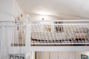 Iron/ironing board, WiFi