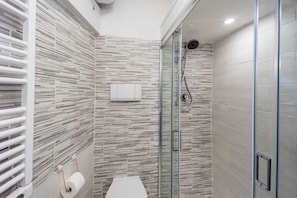 Regadera, secadora de cabello, bidet 