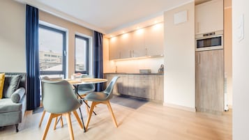 Apartment (46) | Private kitchenette | Fridge, stovetop, electric kettle, cookware/dishes/utensils