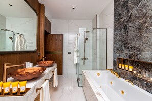 Designer toiletries, hair dryer, bathrobes, slippers - Genesis Hotel (Cesme)