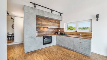 Apartment (8) | Private kitchenette | Fridge, stovetop, coffee/tea maker, electric kettle