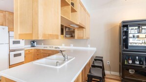 Condo, 2 quartos | Cozinha privada