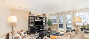 Condo, 2 Bedrooms | Living room