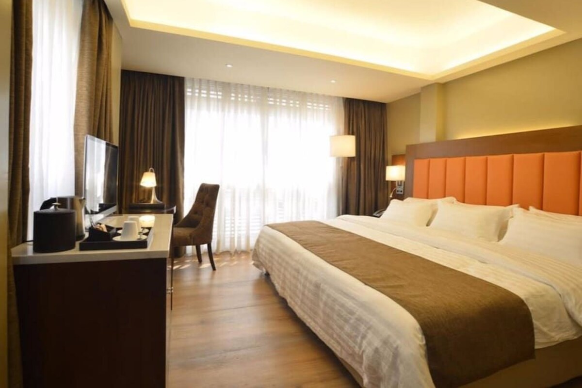 Grand King Room