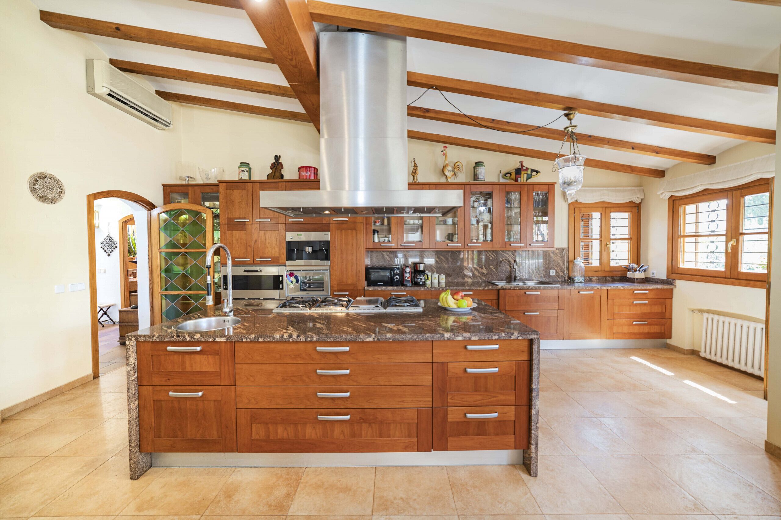 Réfrigérateur, micro-ondes, four, lave-vaisselle