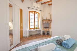 5 chambres, coffres-forts dans les chambres, fer et planche à repasser