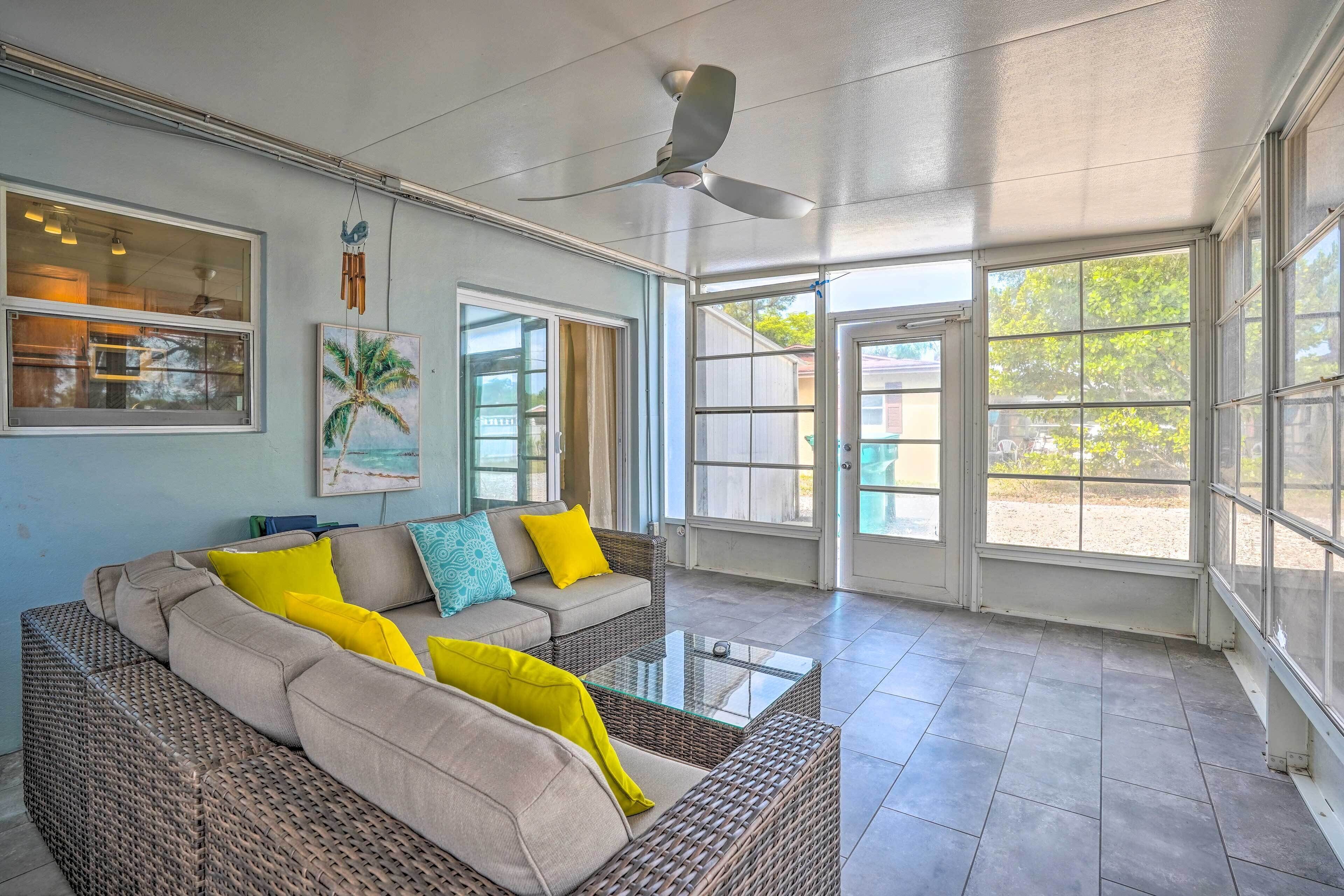 Quaint Naples Home ~ 4 Mi to Naples Beach!