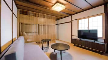 Room, 2 Bedrooms, Non Smoking, Mountain View | Living area | Table football