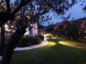 Property grounds - Villa Sterpazzi with Sea View, private Pool, Sauna and Jacuzzi - near Poreč (Višnjan)