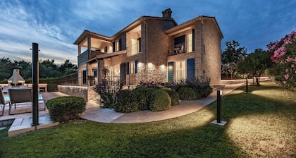 Villa Sterpazzi with Sea View, private Pool, Sauna and Jacuzzi - near Poreč