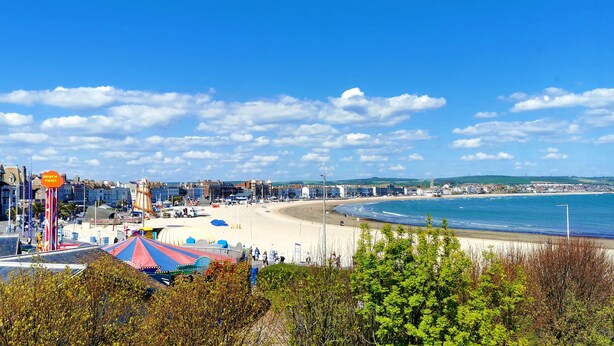 On the beach, 8 beach bars - The Ocean Guest House (Weymouth)