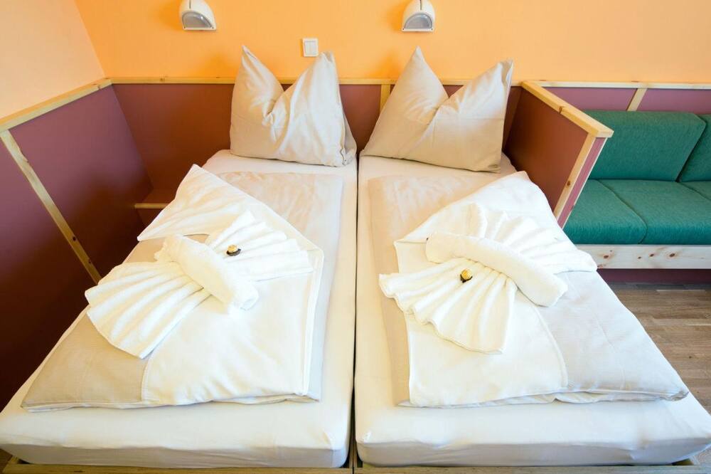 Double room, shower, WC - JUFA Hotel Planneralm***