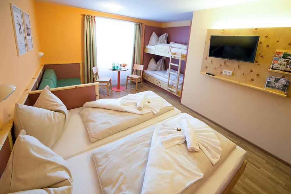 Five-bed room - JUFA Hotel Planneralm***
