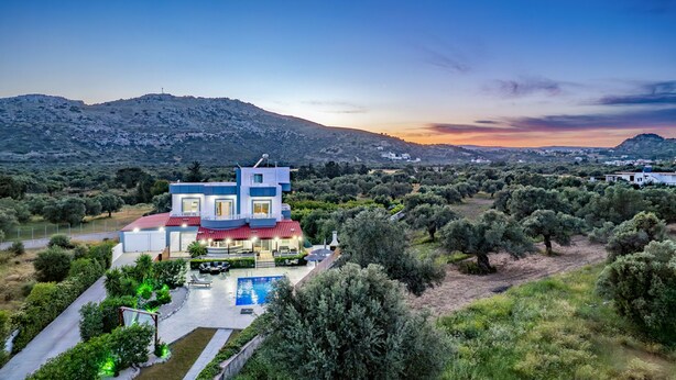 A modern two-story house with a swimming pool, surrounded by olive trees and hills. - Villa Di Georgia (Αφάντου)