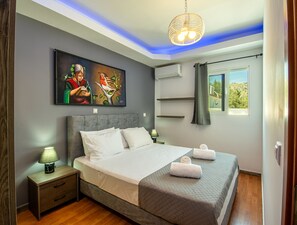 4 chambres, coffres-forts dans les chambres, fer et planche à repasser